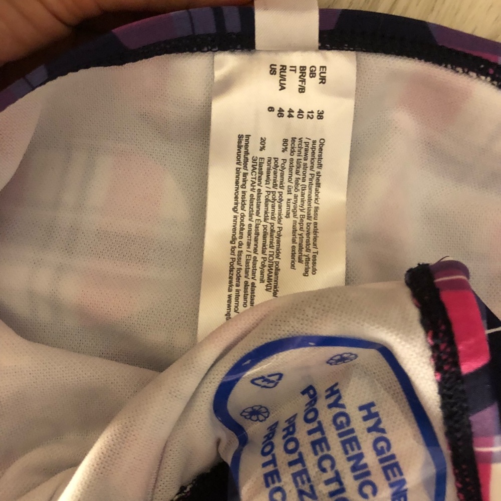 Bikini - Picture 4 of 6